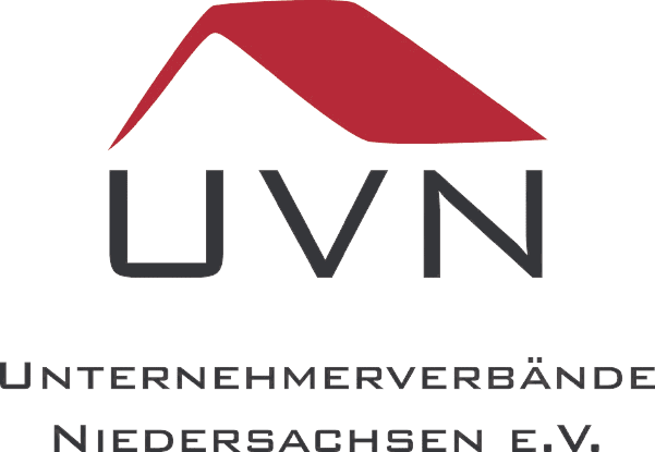 Logo-ul de înaltă calitate al Unternehmerverband Niedersachsen e.V. cu simbolul acoperișului roșu și litere clare, simbolizează angajamentul față de economia regională și promovarea afacerilor în Saxonia Inferioară.