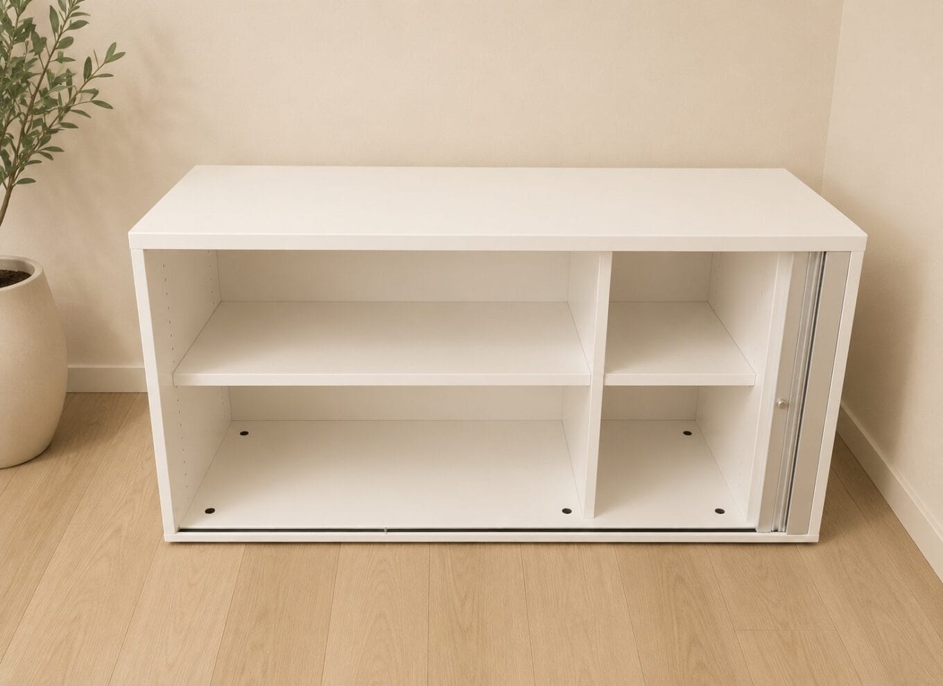 Raft modern alb de la ZAG, ideal pentru sufragerie sau birou, cu design deschis și spațiu de depozitare pentru cărți, obiecte decorative sau dosare.